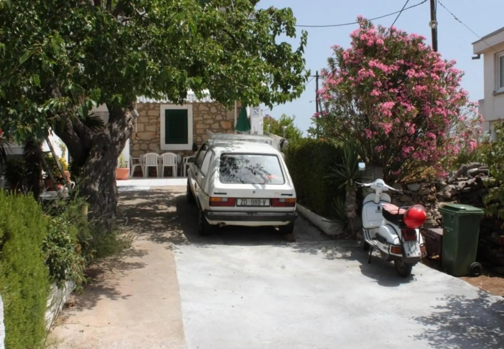 Tonci - 30 m from beach - A2 Gori (2+1)