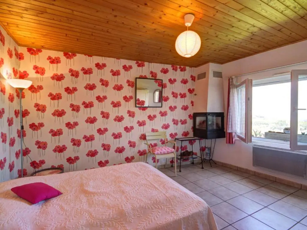 Gîte Bellevue à Marols pour 6 personnes avec charmante cour fermée - FR-1-496-2