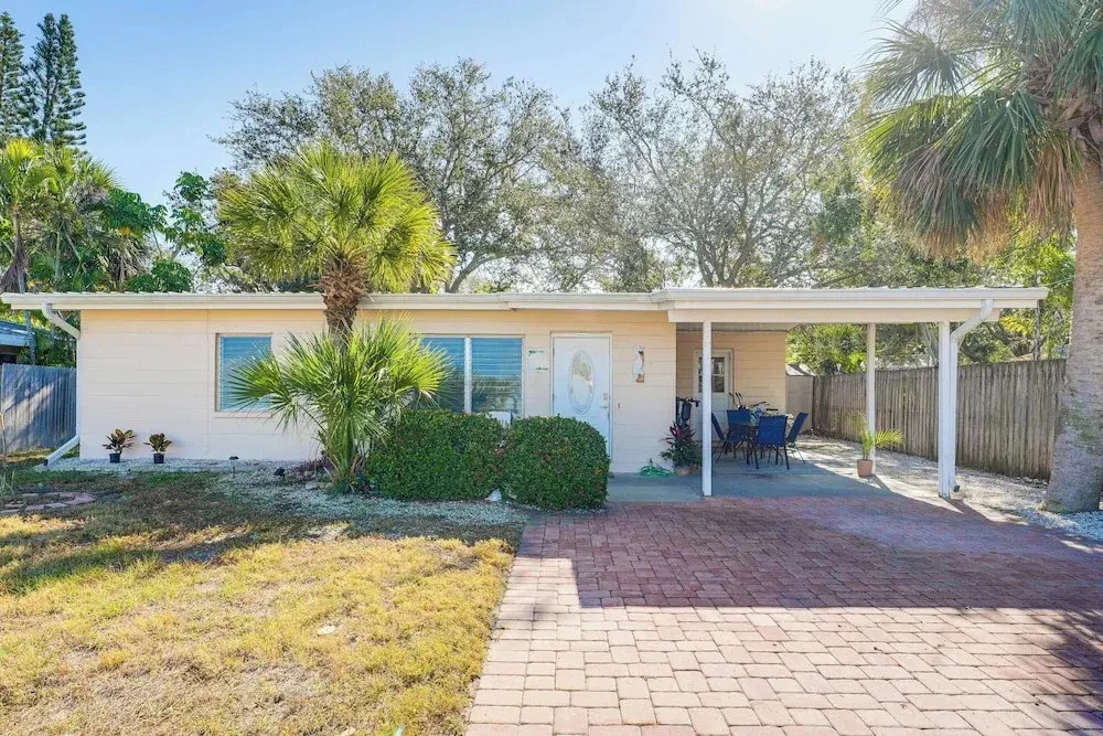Walk to Sand & Sun! Breezy Indian Rocks Beach Home