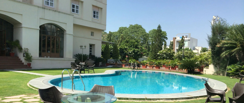 Hotel Paras