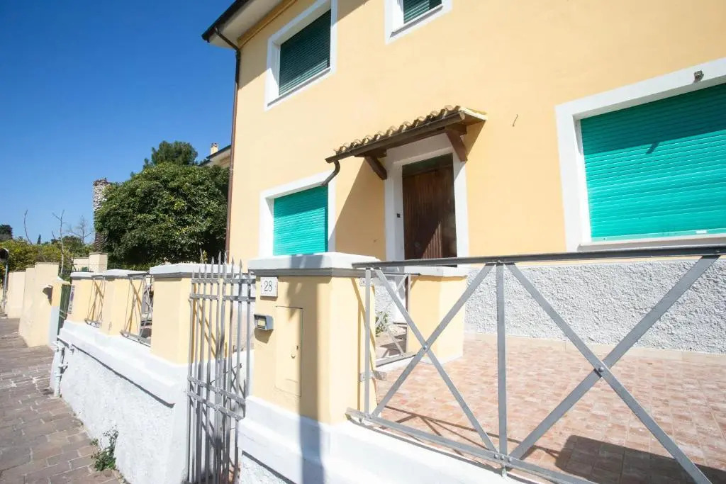N50 - Numana, Trilocale in Centro Con Portico E Posto Auto