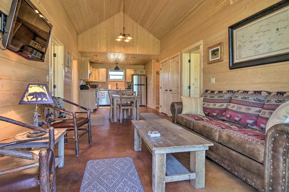 Peaceful Mtn Retreat ~ 43 Mi to Yellowstone!