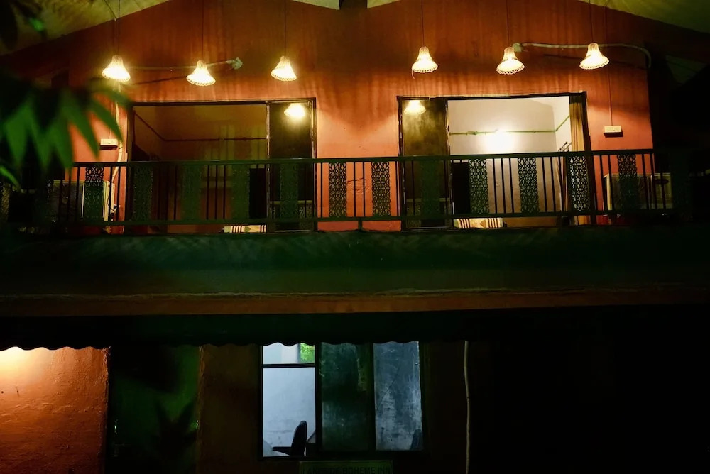 Lakeside Boheme Inn