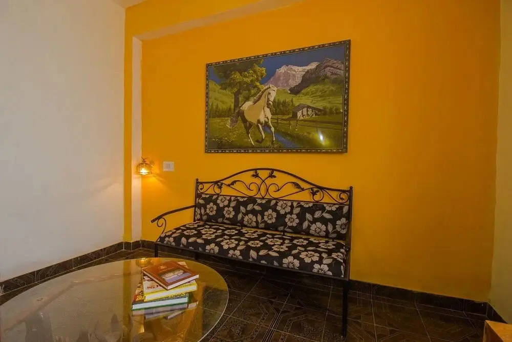 OYO 19181 Home Bright 2BHK Near Club Cubana