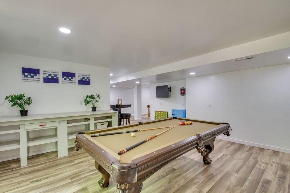 Hot Tub, Sauna, Game Room! Massanutten Resort Home
