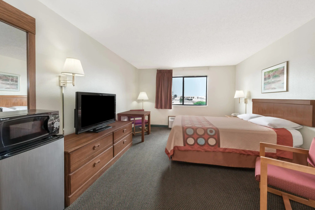 Super 8 by Wyndham Smithville Kansas City