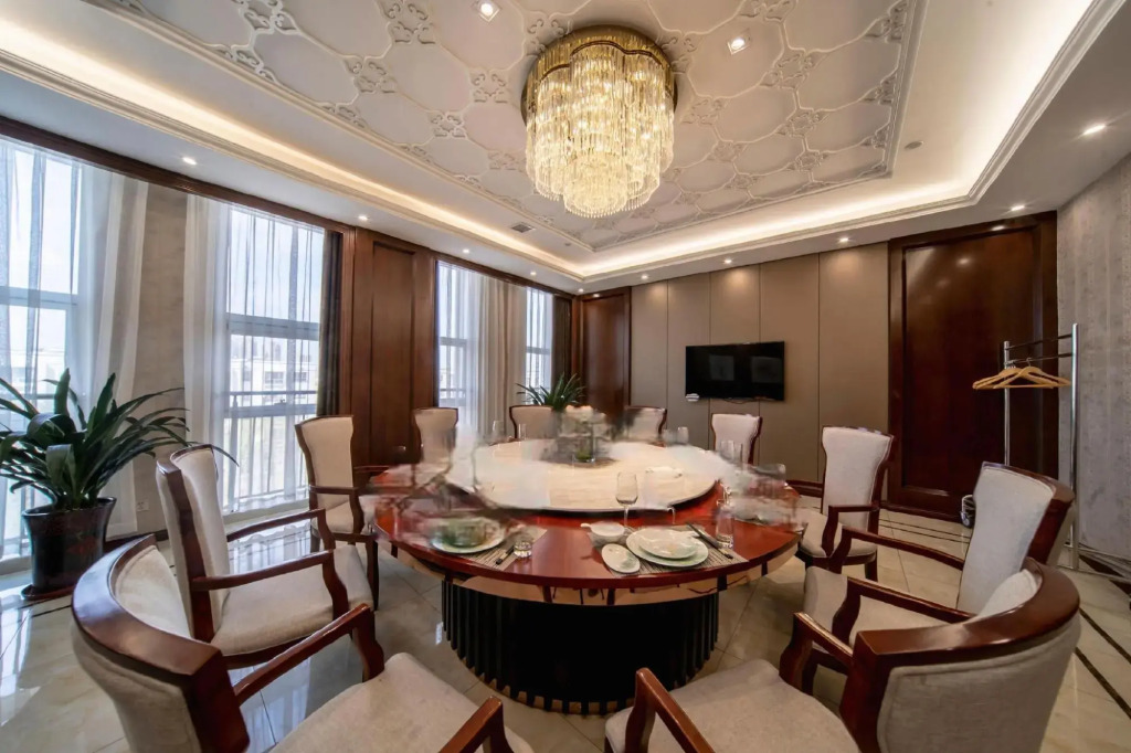 Xinjiang Runjin International Hotel (Kuitun Meimei Park)