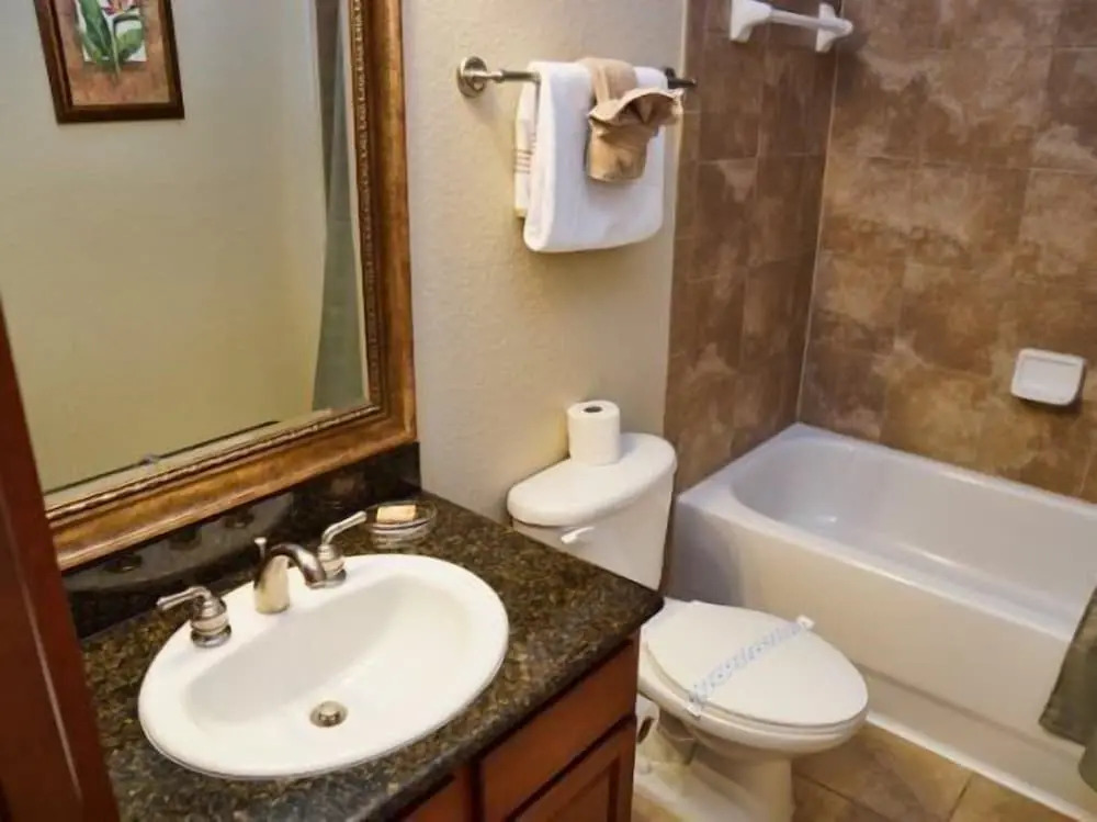 Spacious 3 Bed 3 Bath Condo in Bella Piazza Resort