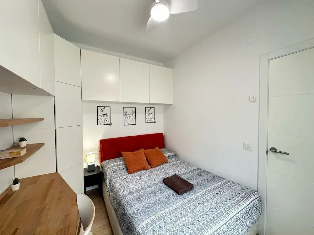 Rooms in Apartment Borrell