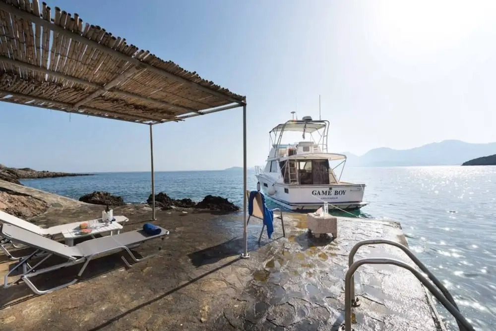 Beautiful 3-bed Sea Front Villa in Agios Nikolaos