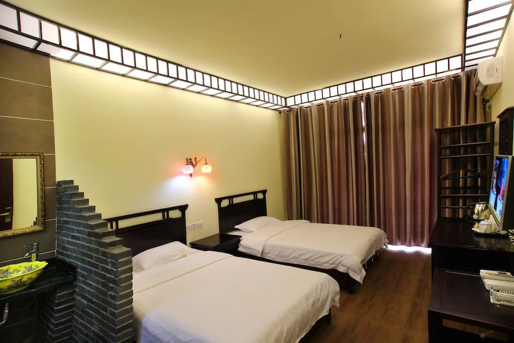 Warm Cloud Mountain Residence Hotel (Yangshuo West Street Branch)