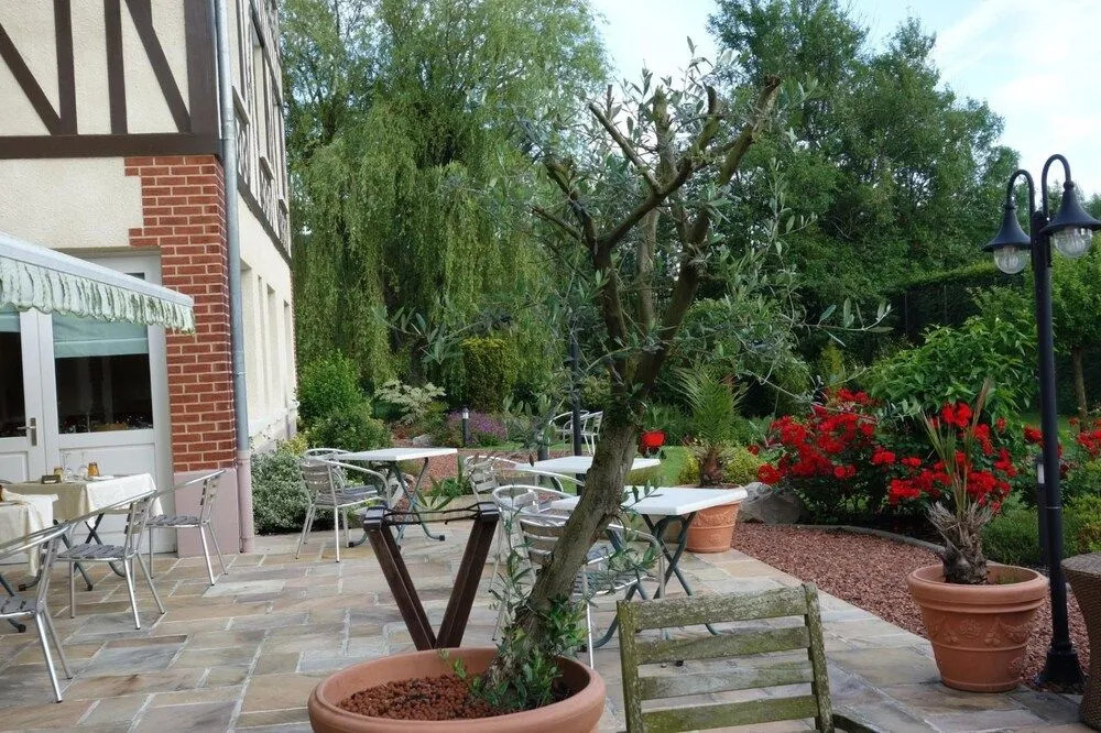 Logis Hôtel & Restaurant La Villa des Houx