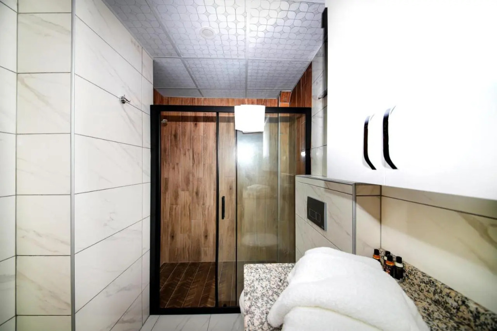 Adam Apart Hotel 2
