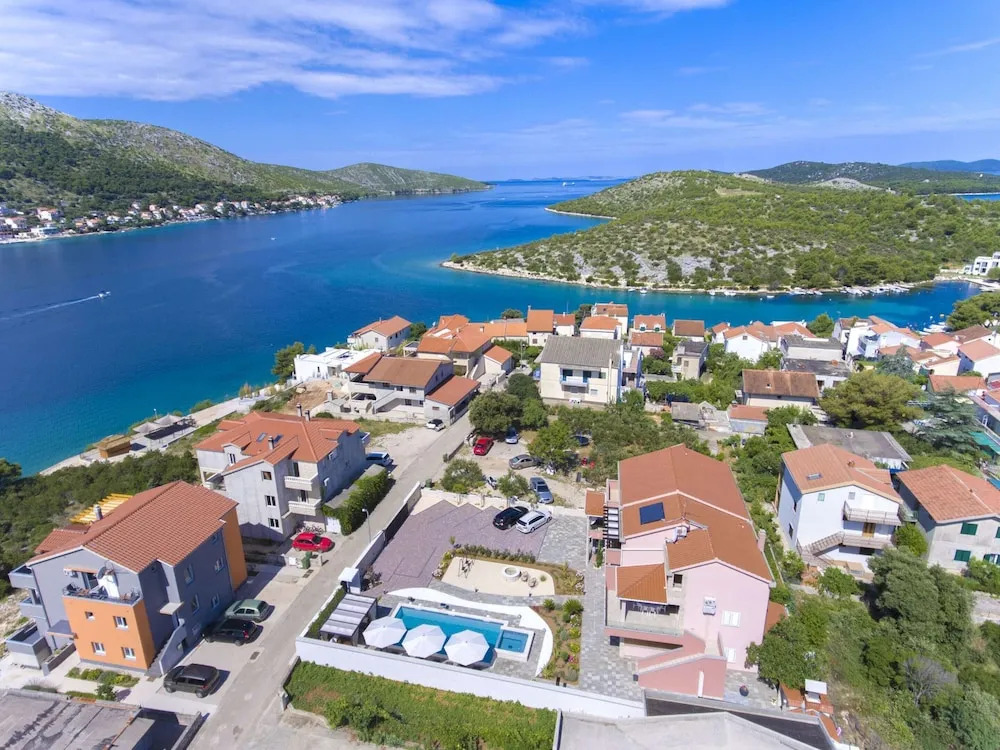 Grebastica Poolside Villa