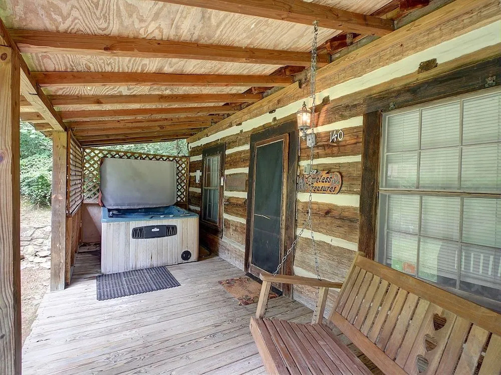 Timeless Treasures 1 Bedroom 1 Bathroom Chalet