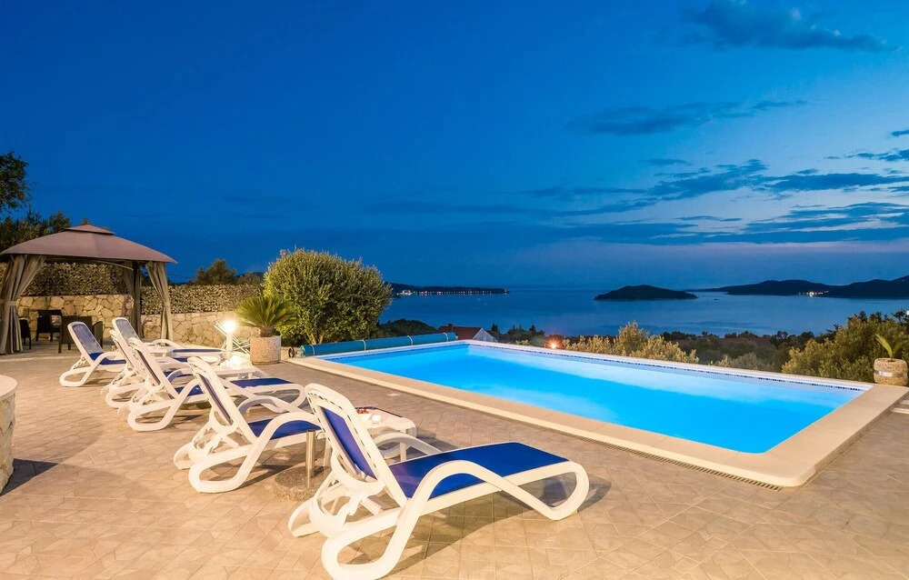 Awesome Home in Trsteno With Wifi and 7 Bedrooms