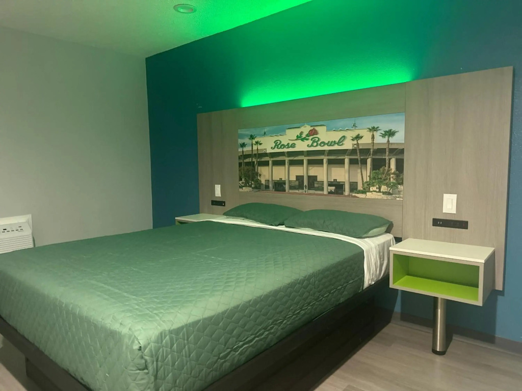 Hi-Way Host Motel