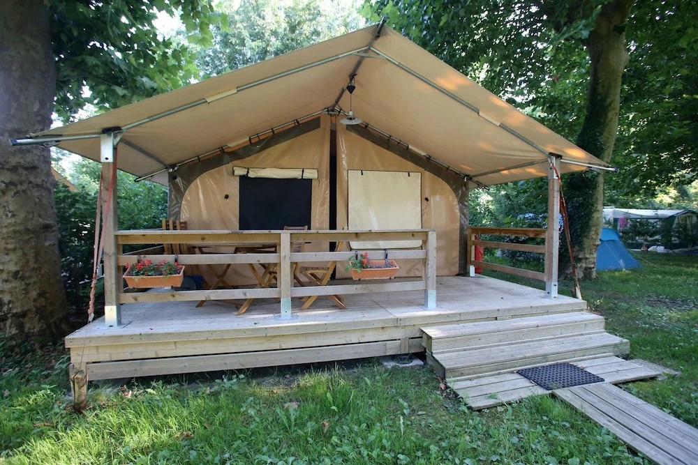 Camping l'ilot Du Chail