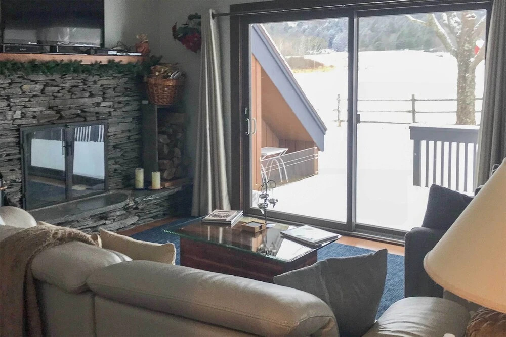 Stowe Vacation Rental w/ Deck & Mountain Views!