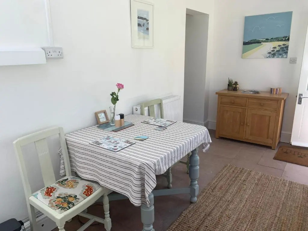 Puffin. Comfortable Annexe Central Falmouth (Adults Only)