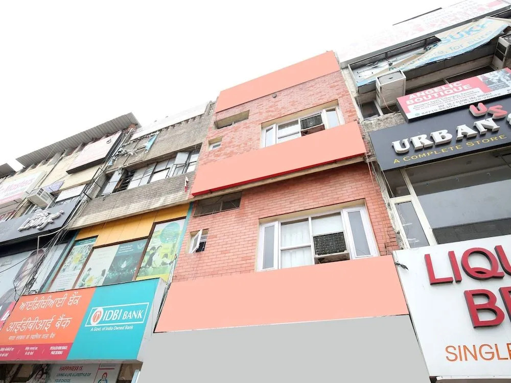OYO 16376 Hotel Paras