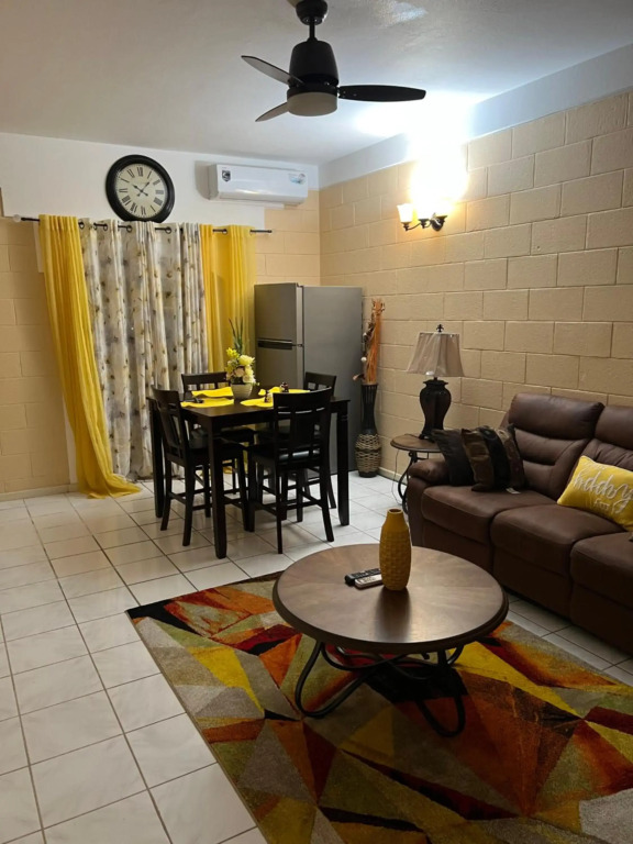 Lovely Modern 1Bedroom overlooking Carribean Sea.