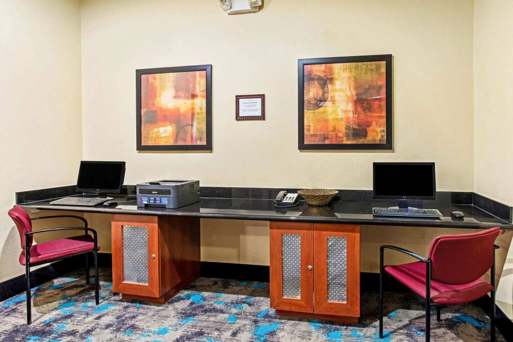 La Quinta by Wyndham Denver Gateway Park