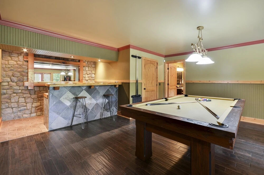 Mossy Brook - 6 Br home by RedAwning
