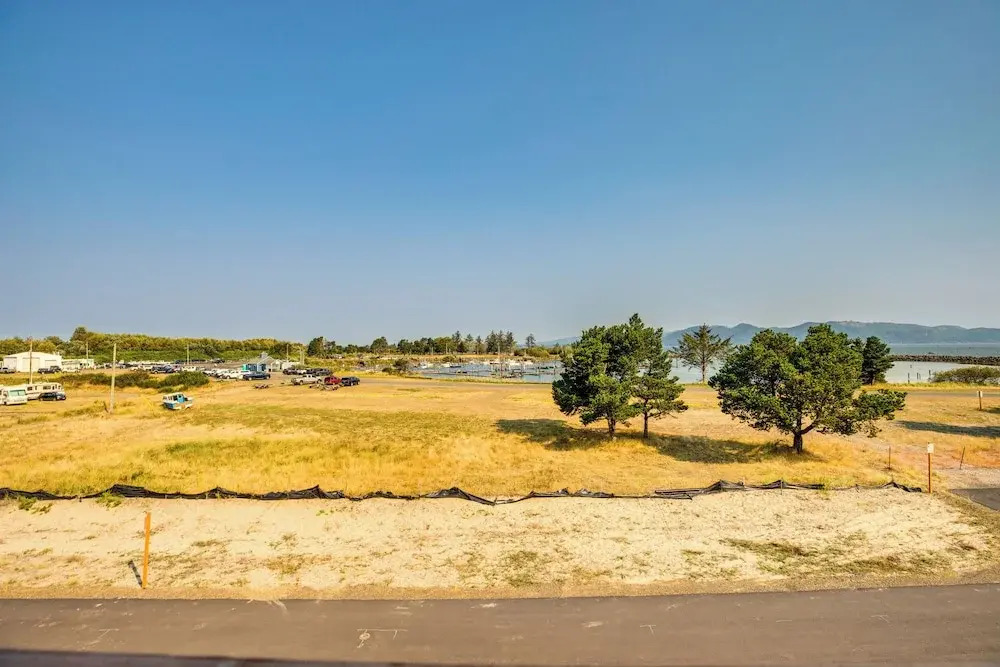 Beautiful Water Views: Coastal Oregon Townhome!