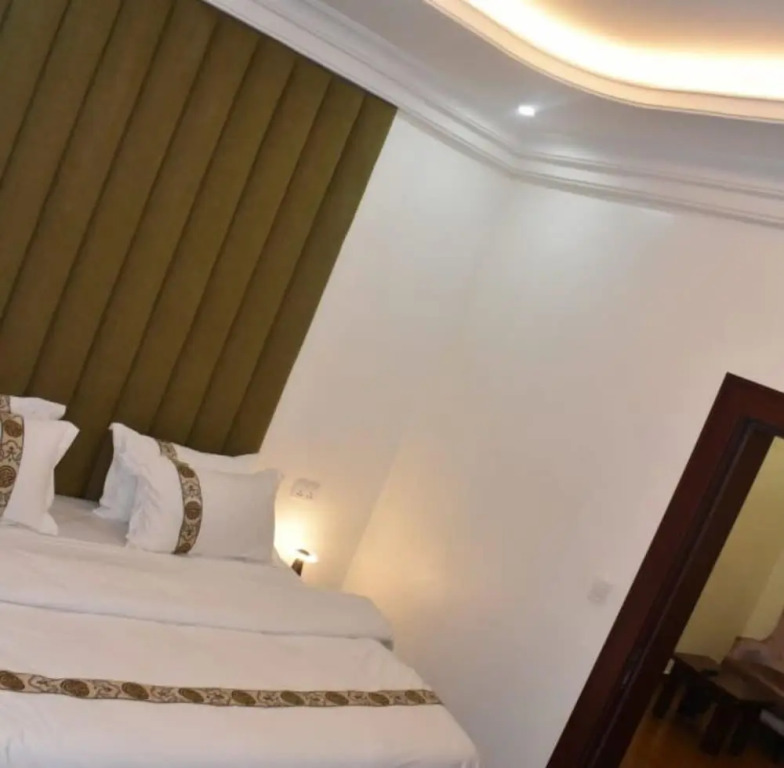City Cruz Hotel