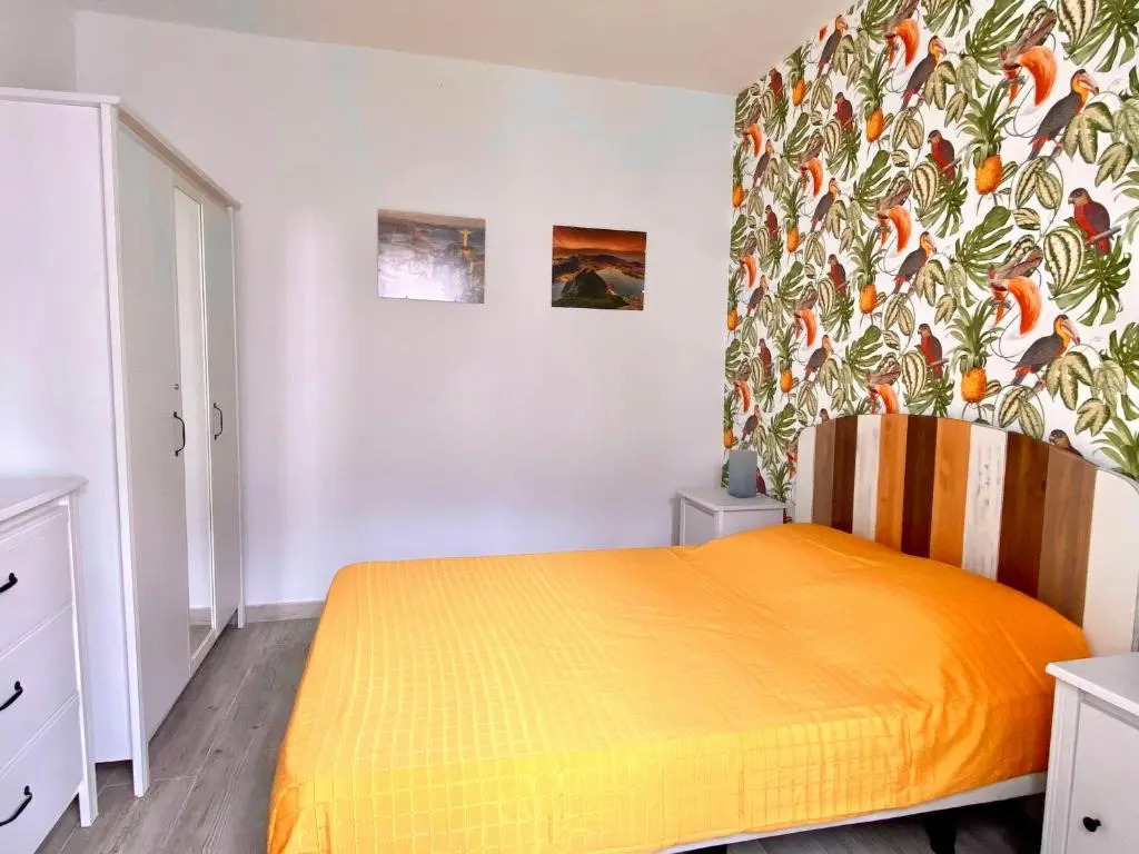 Quiet 3-bedroom house near Town Hall & Centre