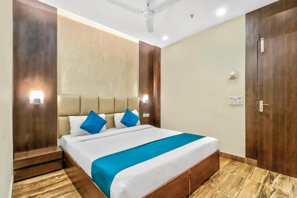 Hotel O Park Circus Near Birla Mandir