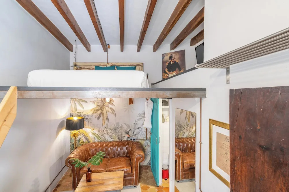 Dog Admiral - Urban Guest House