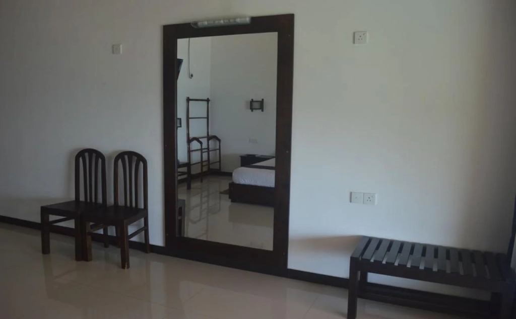 Gayana Hotel