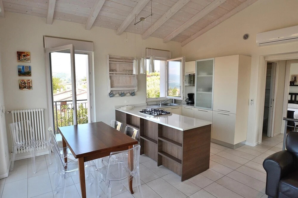 Villa Lisi - Sleeps 8 Private Garden in Residence With Pool in Bardolino