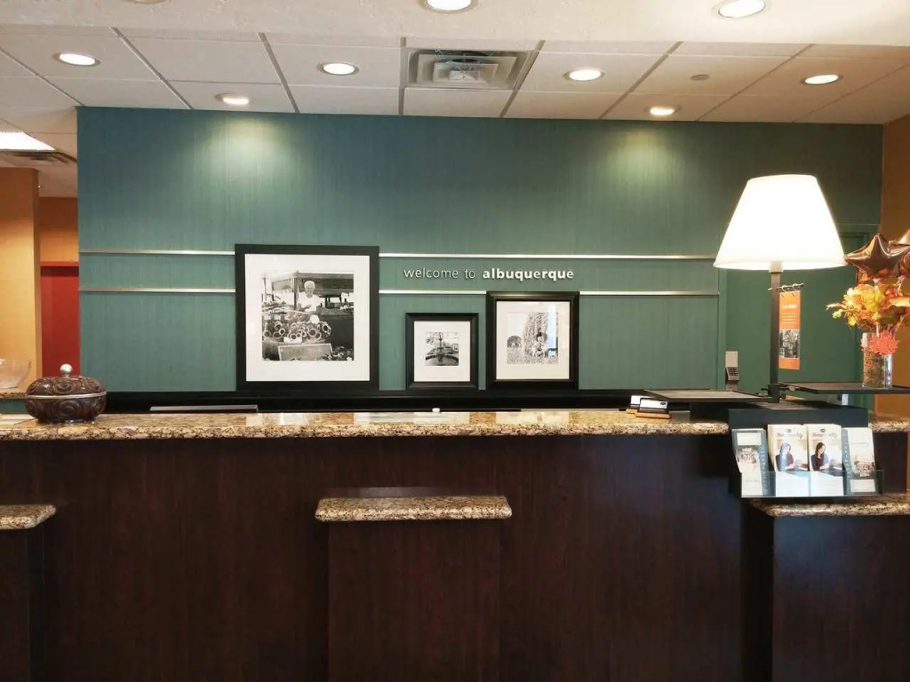 Hampton Inn & Suites - Coors Road