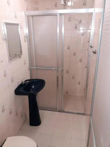 SUíTE EM NOSSA CASA A 450M DA PRAIA