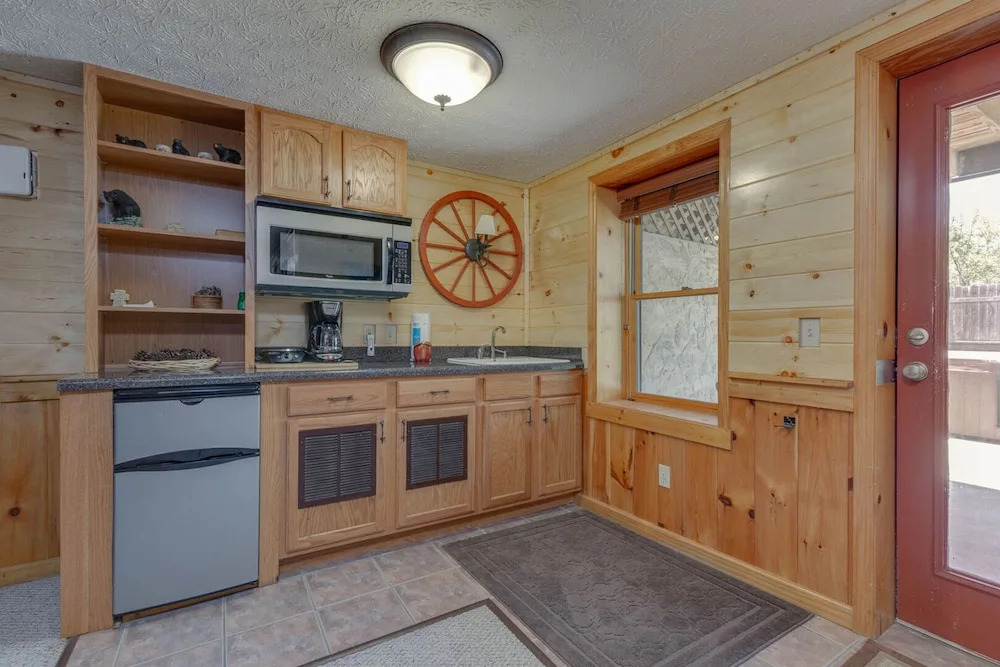 Downtown Getaway by Heritage Cabin Rentals