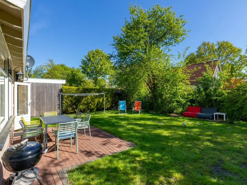 Bungalow Near Dutch Beach With Garden