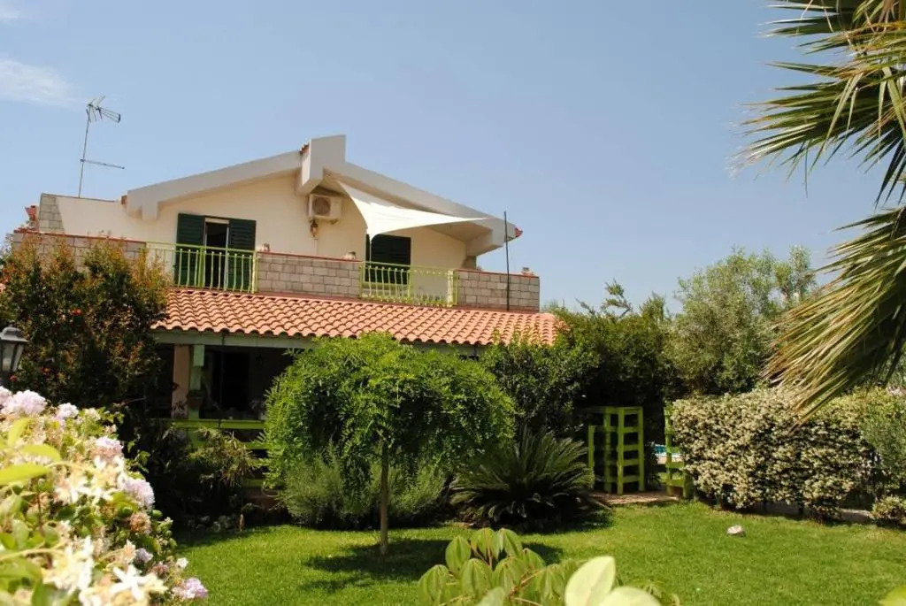 Apartment in villa Mede 1st floor - Swimming pool - Exclusive - wi-fi