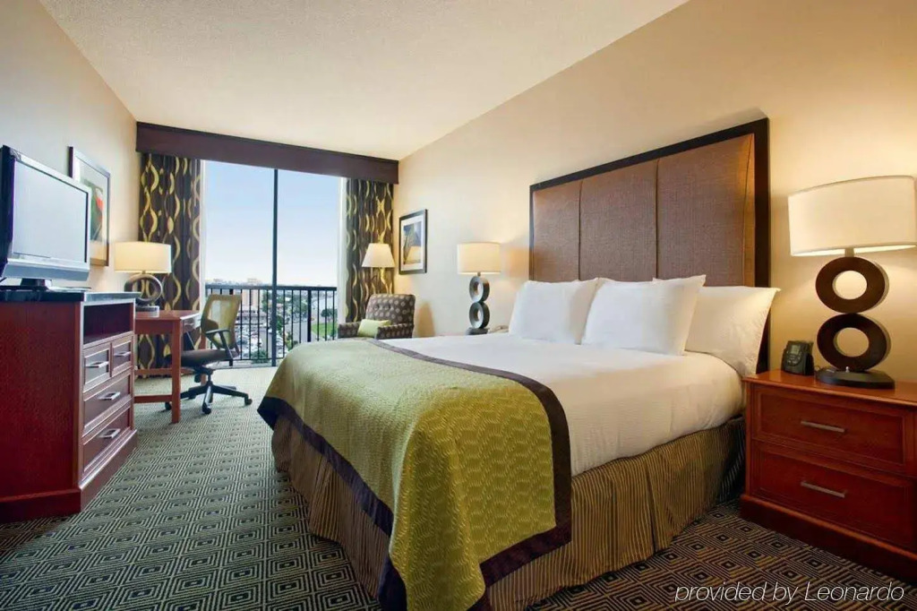 Hilton San Diego Airport/Harbor Island