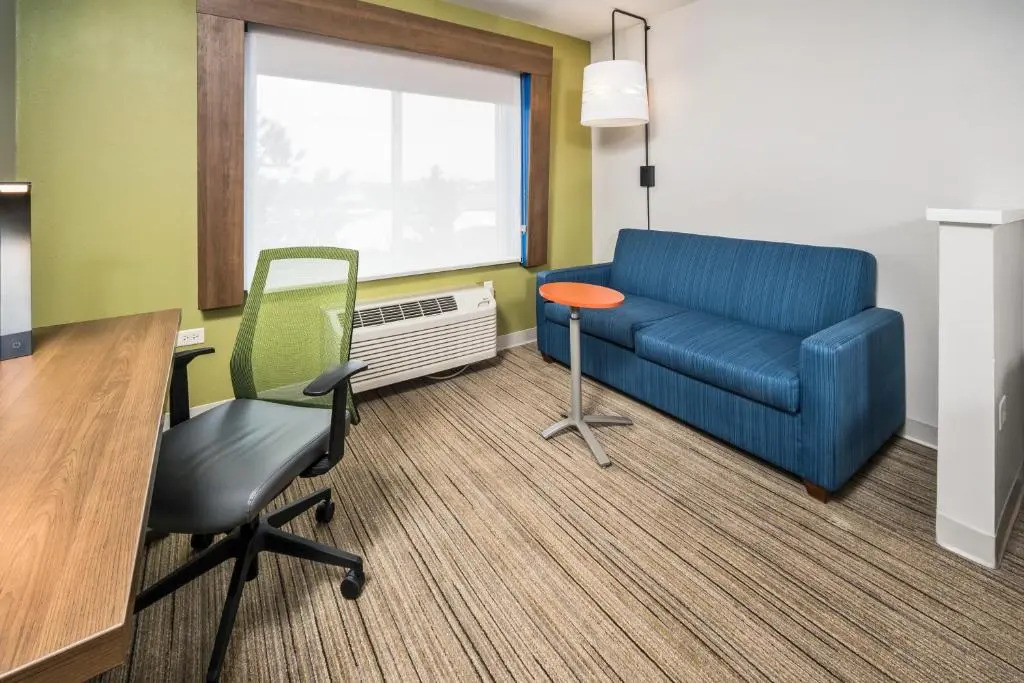 Holiday Inn Express Chicago Northwest-Vernon Hills by IHG
