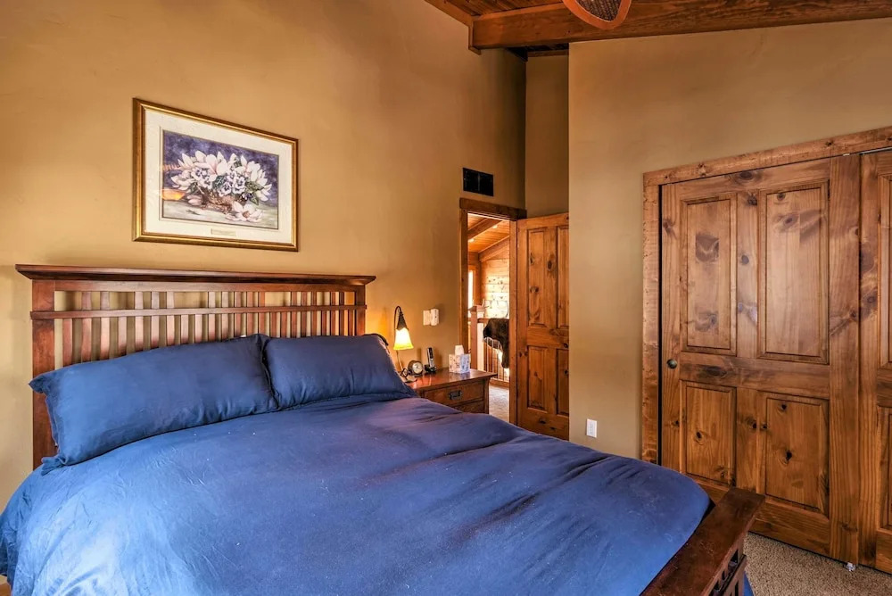 Luxury , Views, Hot Tub & Chef Kitchen 4 Bedroom Home by RedAwning