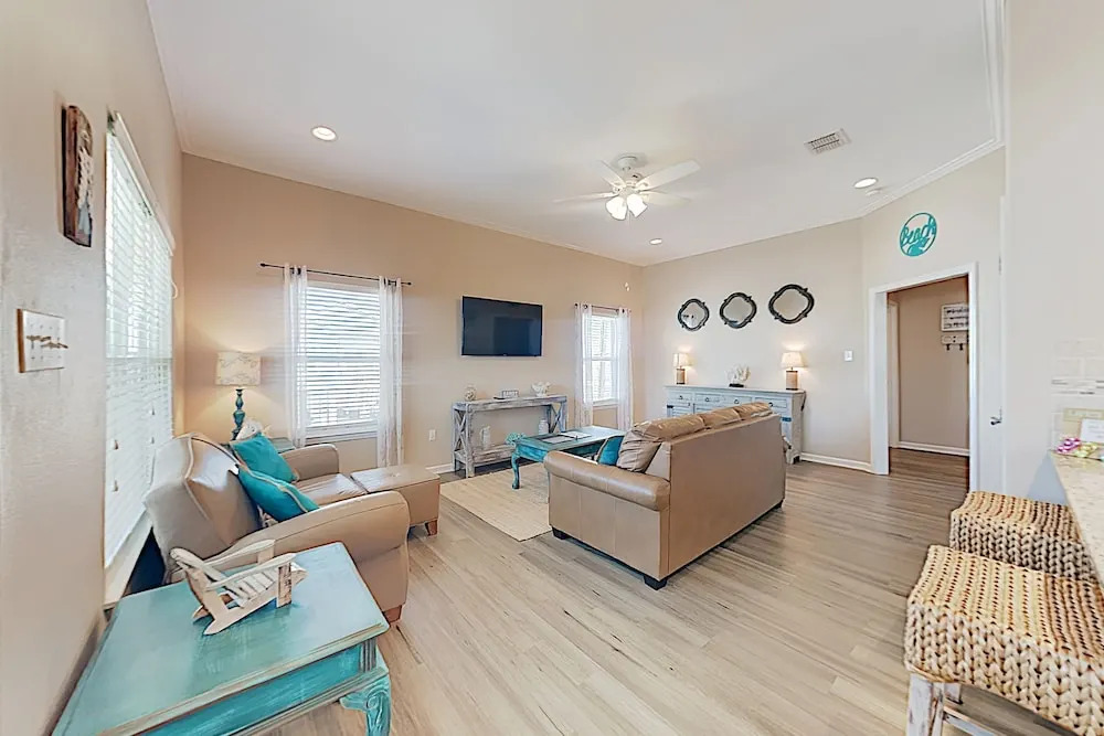3326 Tx-35 Bus Home - 2 Br home by RedAwning