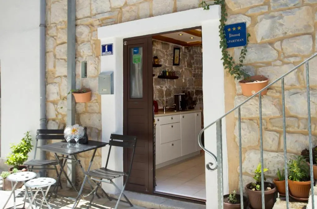 Old Town Petrova Accommodation