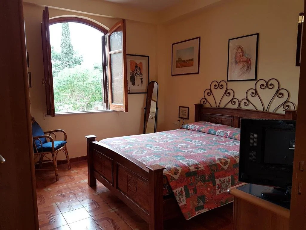 Villa del Golfo Urio with swimming pool shared by the two apartments it is essential to have a car