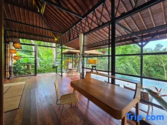 Joglo 4 Villa Mahadevi with Pool - Jungle near Ubud