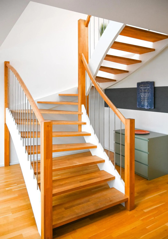Rooftop Apartment for 6, Air Conditioning, Rooftop Terrace, by Metro U3