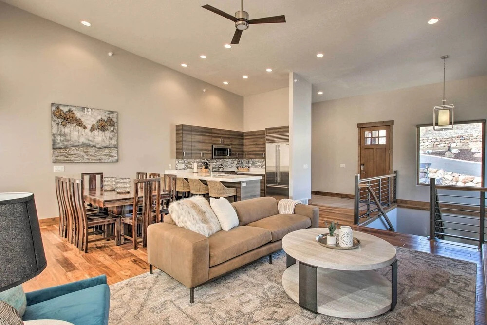 Modern Townhome w/ Mtn Views < 7 Mi to Ski Resorts