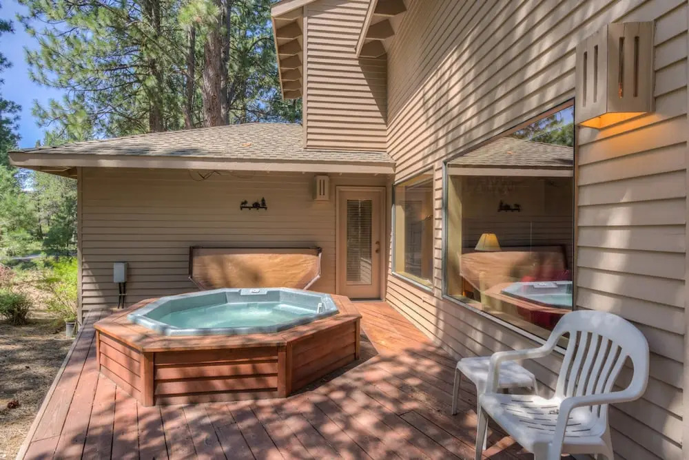 Pole House #14 by Village Properties at Sunriver